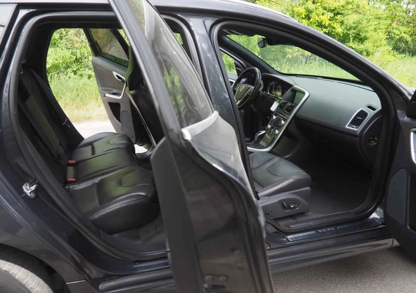 Volvo XC 60 cena 59900 przebieg: 237400, rok produkcji 2015 z Sanok małe 742